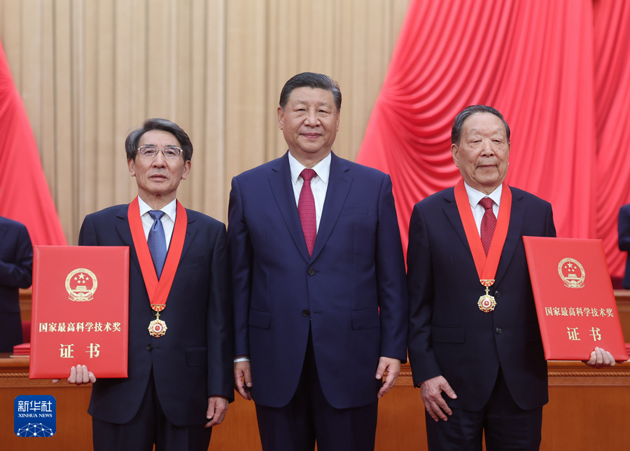 全国科技大会 国家科学技术奖励大会 两院院士大会在京召开 习近平为国家最高科学技术奖获得者等颁奖并发表重要讲话 全国科技大会 国家科学技术奖励大会 两院院士大会在京召开 习近平为国家最高科学技术奖获得者等颁奖并发表重要讲话