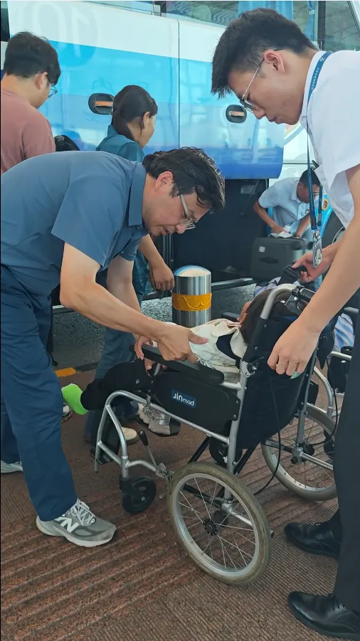 跨越3000公里，大骨节病公益项目暖心护送10名治愈患者返乡