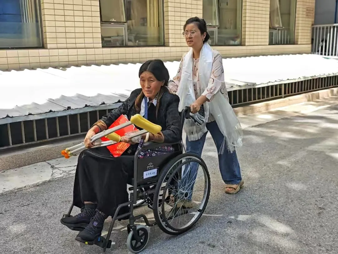 跨越3000公里，大骨节病公益项目暖心护送10名治愈患者返乡