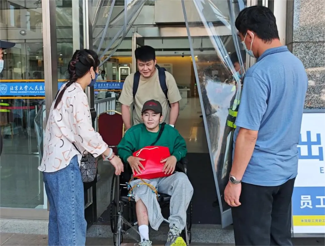 跨越3000公里，大骨节病公益项目暖心护送10名治愈患者返乡