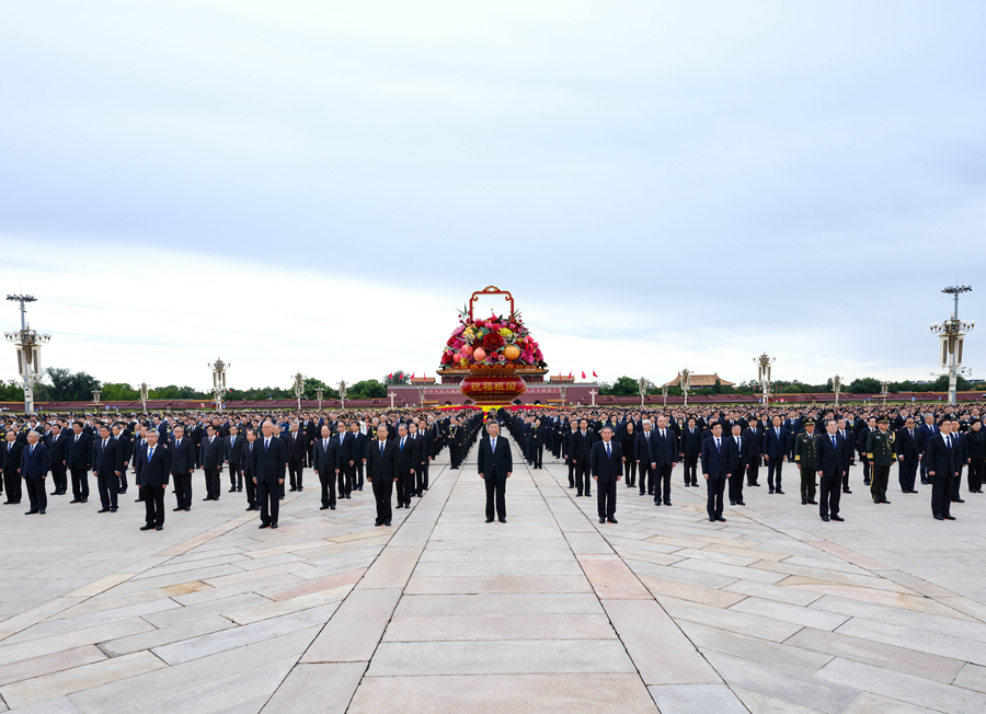烈士纪念日向人民英雄敬献花篮仪式在京隆重举行 习近平等党和国家领导人出席