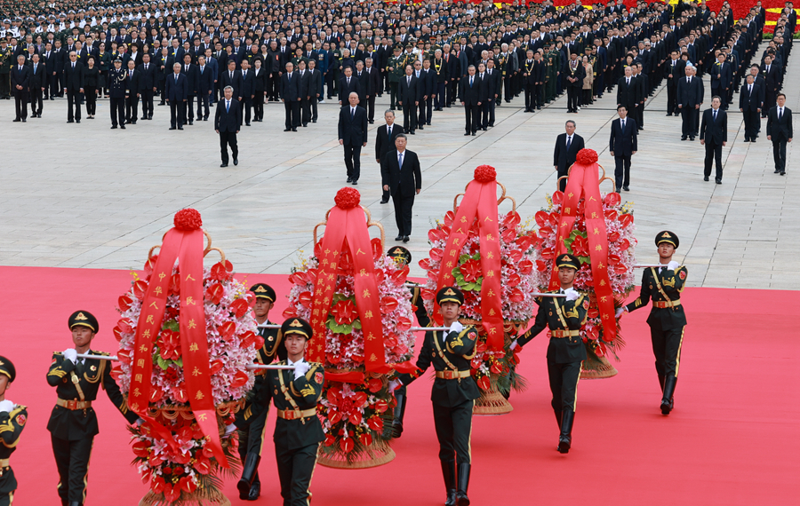 烈士纪念日向人民英雄敬献花篮仪式在京隆重举行 习近平等党和国家领导人出席