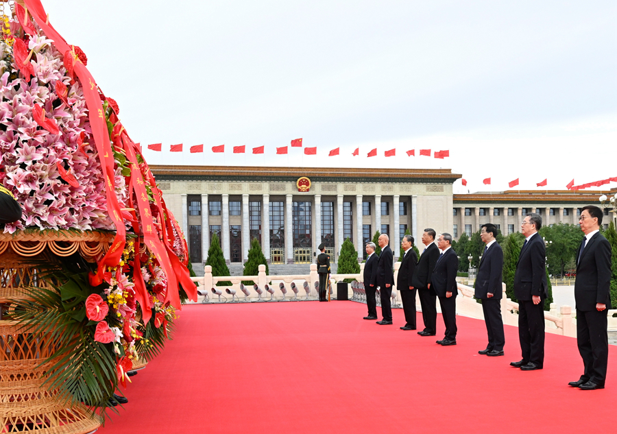 烈士纪念日向人民英雄敬献花篮仪式在京隆重举行 习近平等党和国家领导人出席