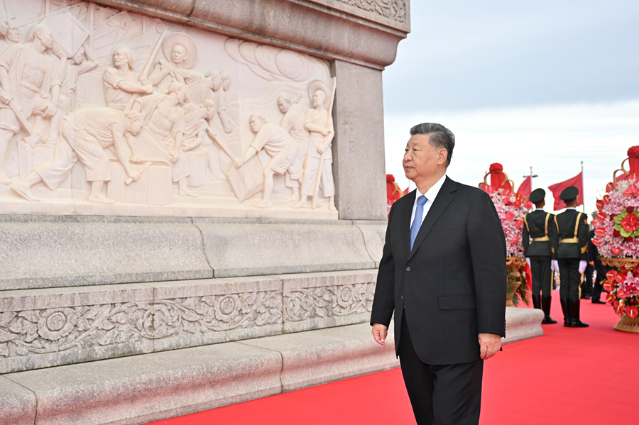 烈士纪念日向人民英雄敬献花篮仪式在京隆重举行 习近平等党和国家领导人出席