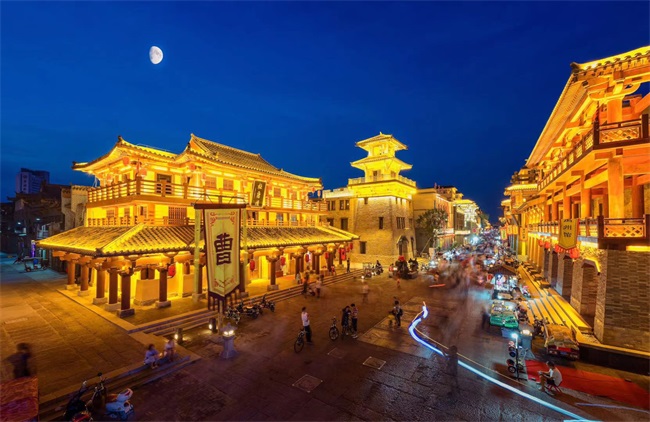 走进许昌，夜游三国，赢康科影达参与打造春秋楼投影秀