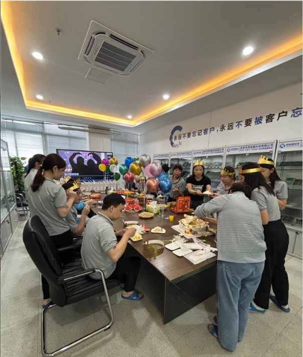 第二季度员工生日会