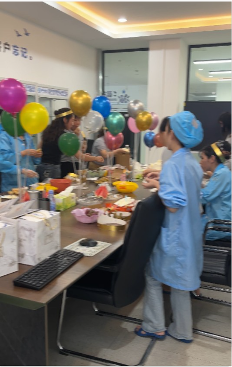 第二季度员工生日会