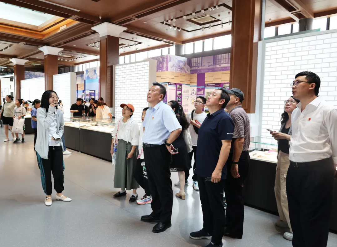 我会党支部与清华大学教育基金会党支部开展主题党日联学联建活动