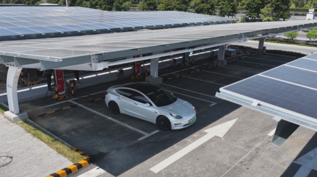 国内最大高速公路充电站投运 一秒一千米充电速度 国内最大高速公路充电站投运 一秒一千米充电速度