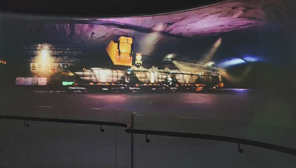 山东黄金品牌形象展厅碗幕投影
