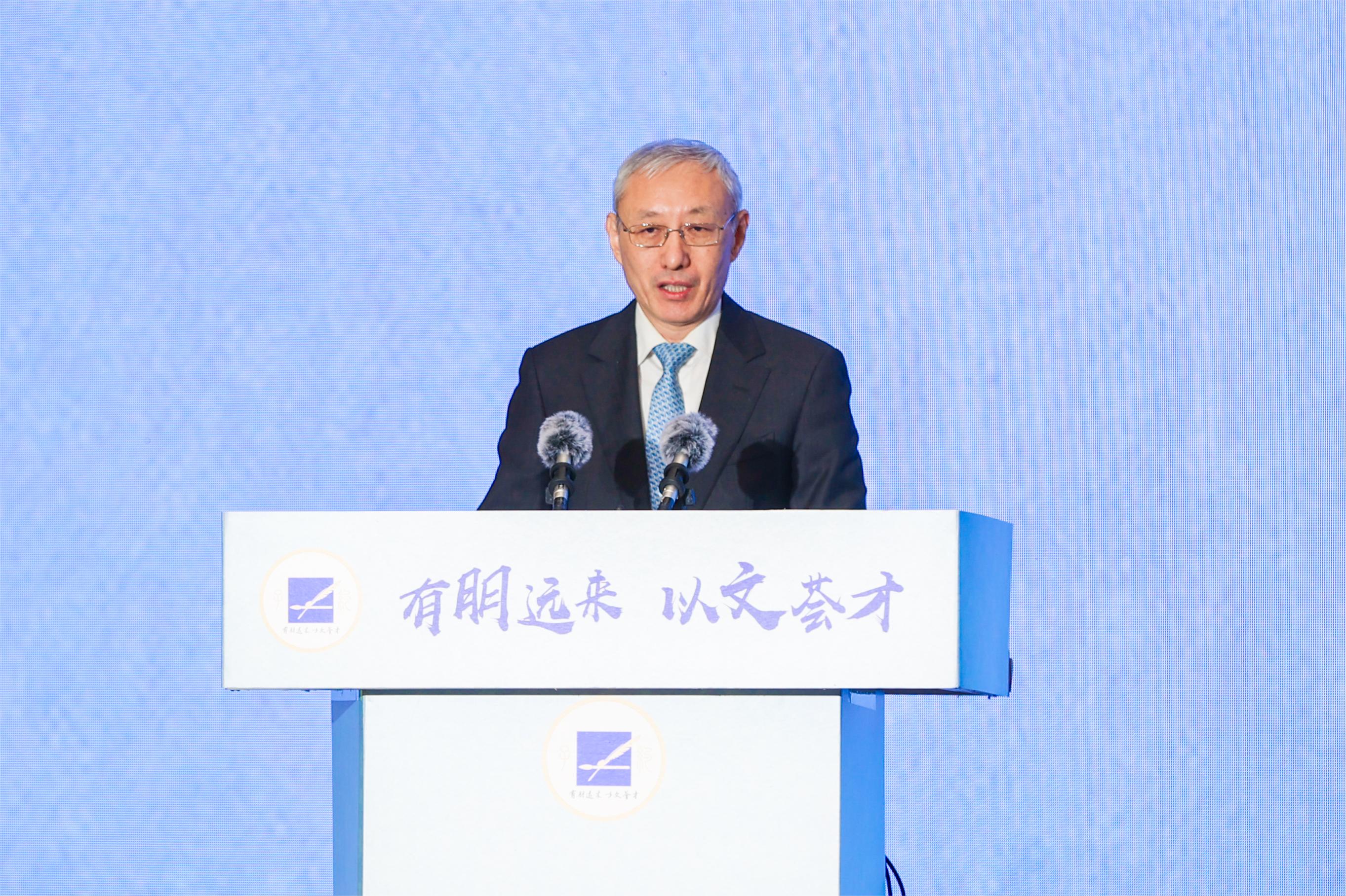 中国留学人才发展基金会理事长曹卫洲出席海外人才孔子文化研学活动暨首期研学营开营仪式