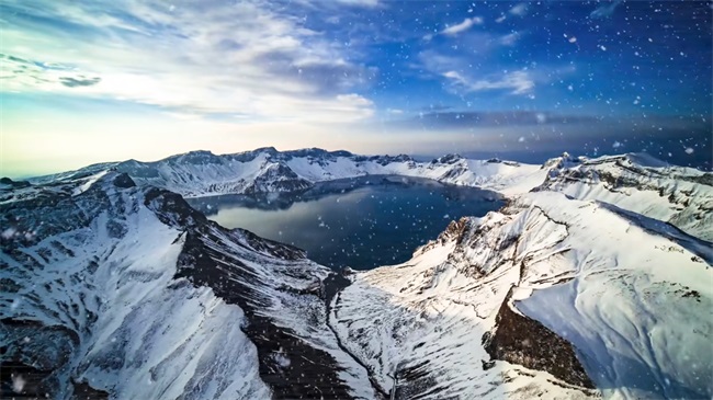 “飞越长白山”飞行影院画质升级,赢康为其采用科视50000流明投影机 “飞越长白山”飞行影院画质升级,赢康为其采用科视50000流明投影机