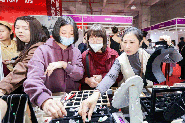 “美丽经济首发站”强势启航 2025顺德珠宝时尚文化节盛大开幕 “美丽经济首发站”强势启航 2025顺德珠宝时尚文化节盛大开幕