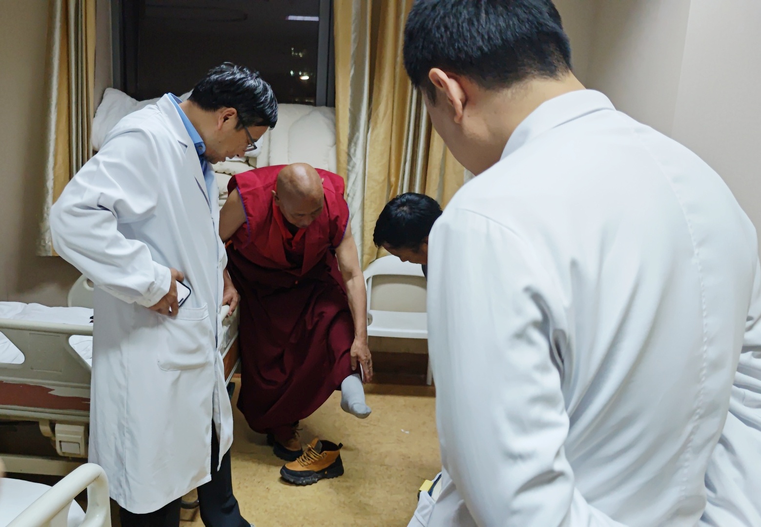爱心接力守护高原健康——大骨节病公益项目2026年首批15名患者抵京治疗