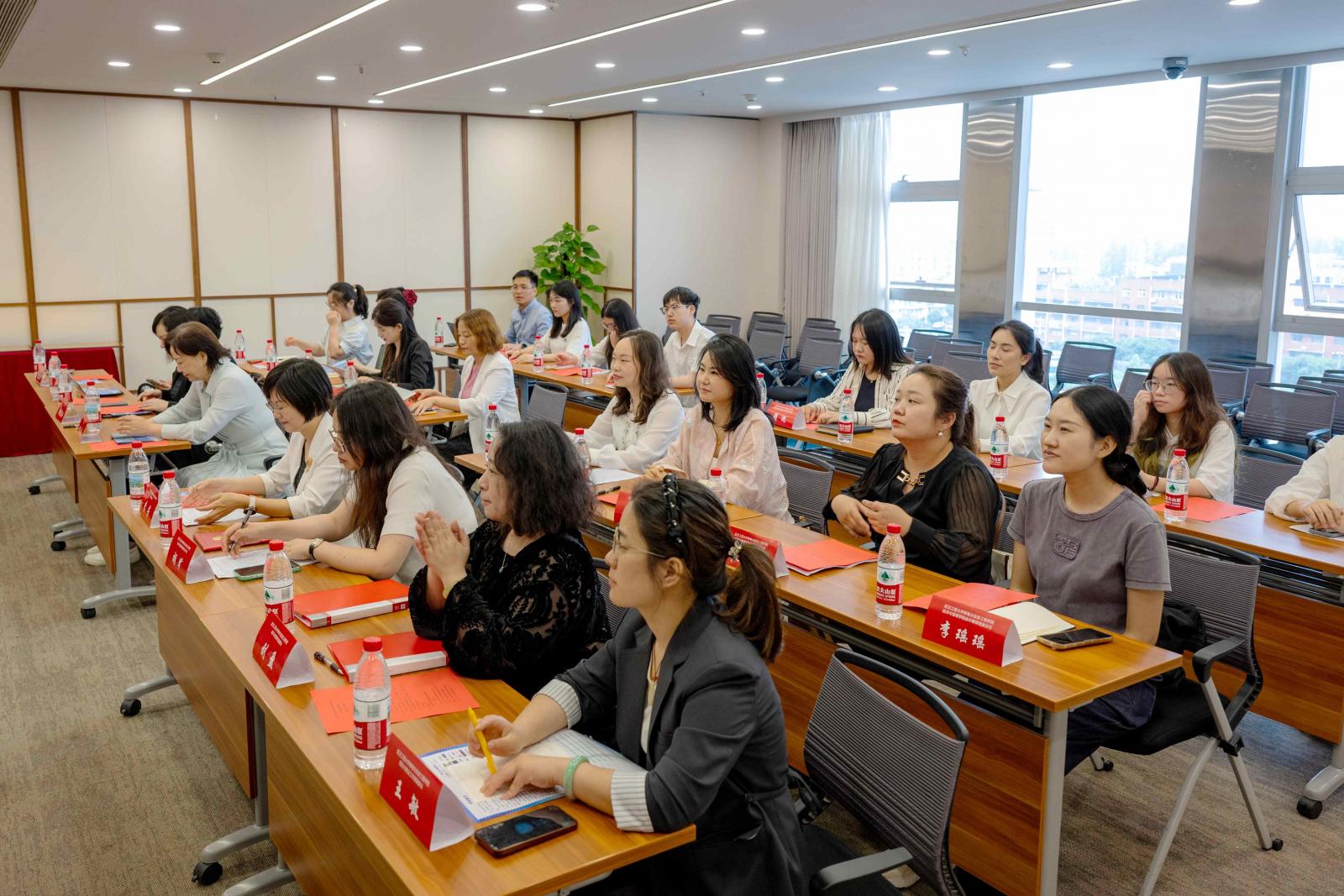 学院党委书记李芳带队赴仁和会计教育集团深化校企合作