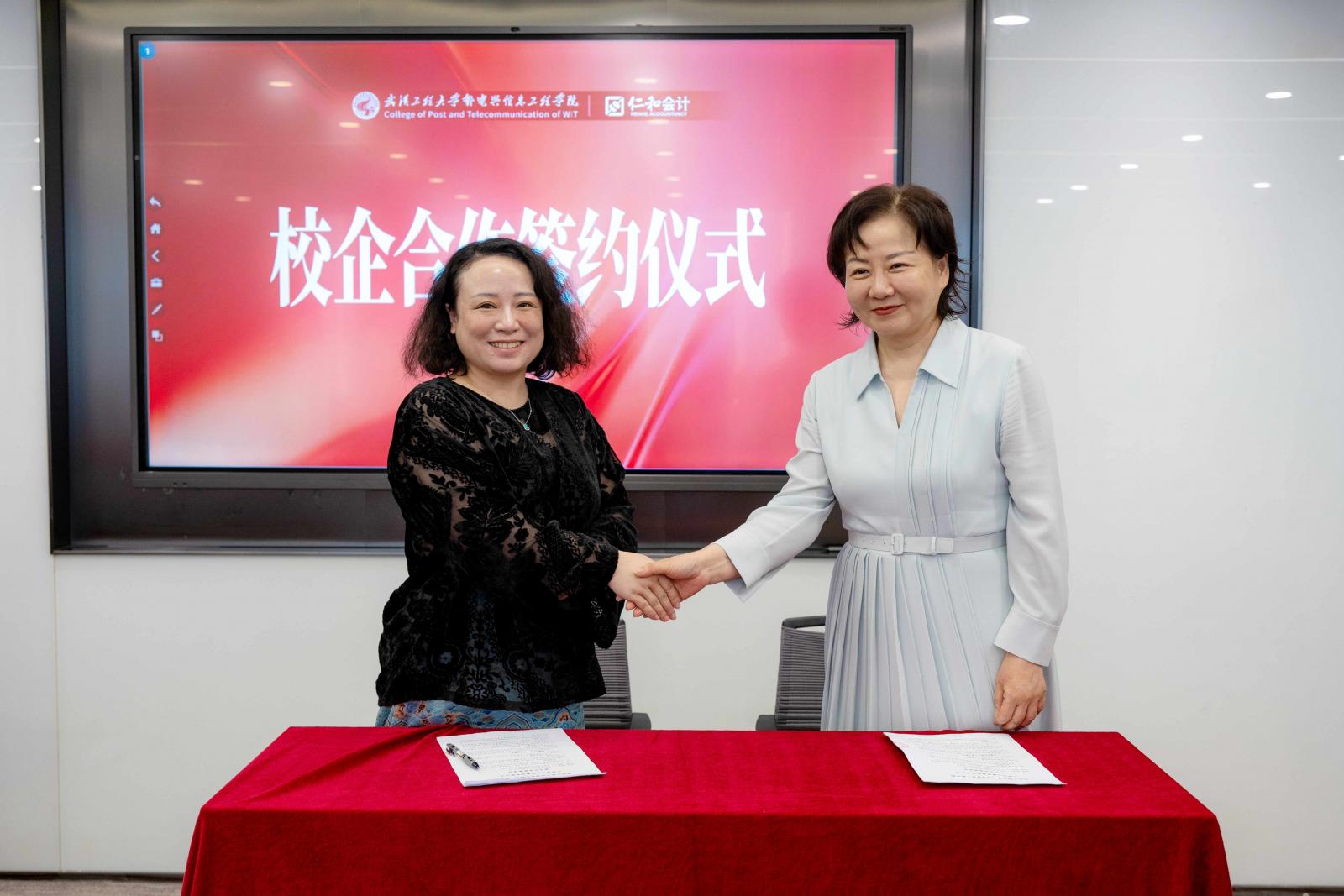 学院党委书记李芳带队赴仁和会计教育集团深化校企合作