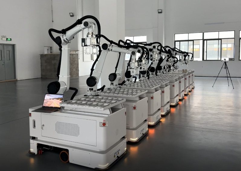 汽车零配件厂 CNC 加工自动化|复合机器人多机床巡回上下料方案|富唯智能