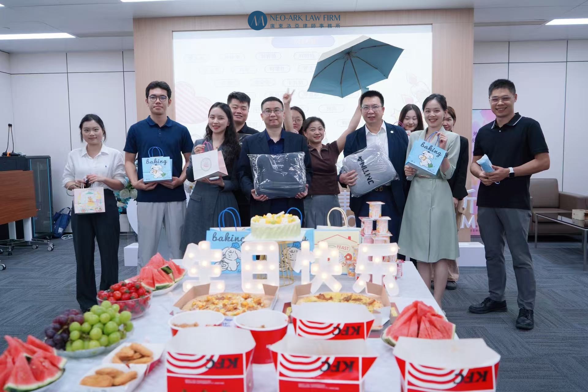 洛亚律所为7-8月寿星举办集体生日会